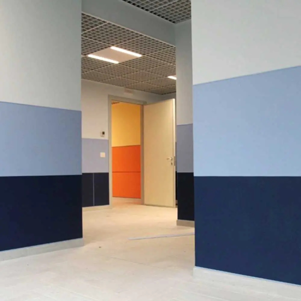 le polycarbonate Lexaxn CLINIWALL répond aux besoins des constructeurs quant aux normes de sécurité incendie : non toxique, peu d'émission de fumée dangereuse pour l'Homme