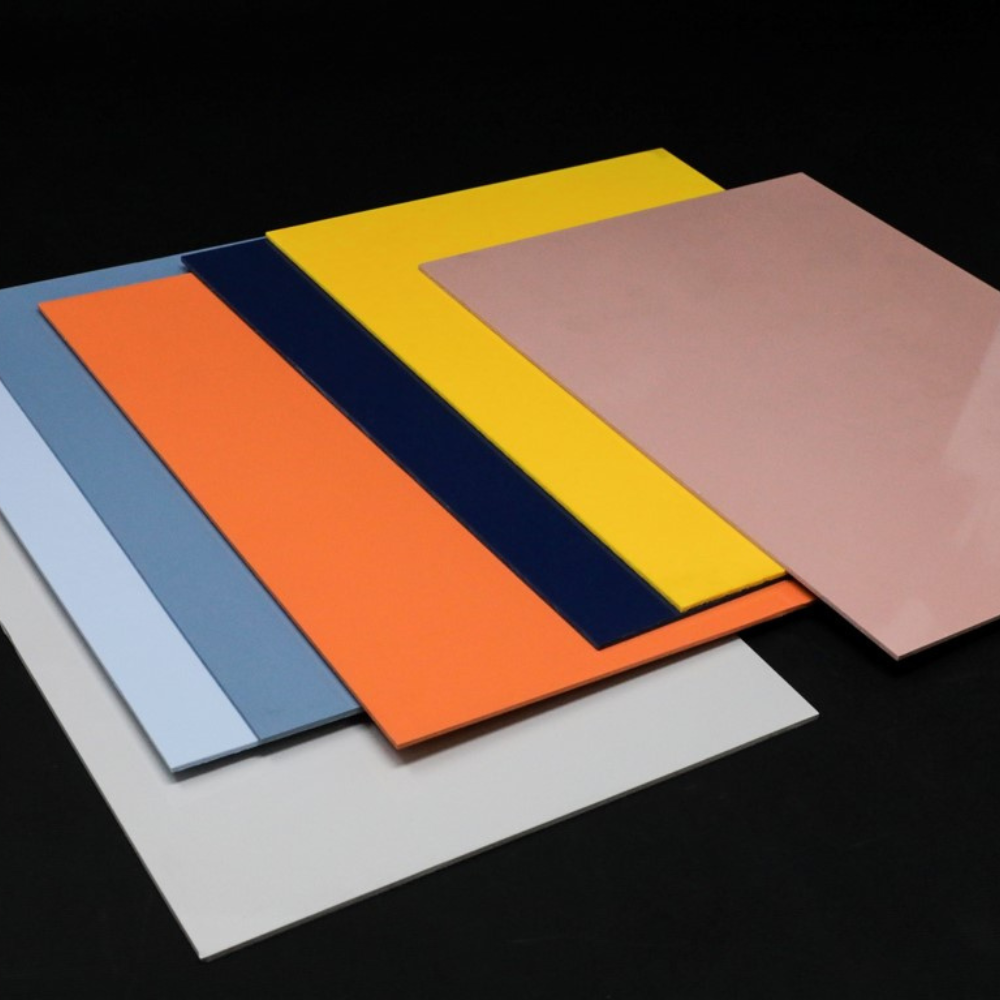 polycarbonate hygiénique - Différentes couleurs sont disponibles, à savoir : Blanc, Blanc cassé, Gris clair, Gris beige et Gris noir