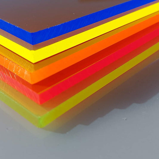 images de plaques acryliques colorées appelées aussi plexiglass coloré