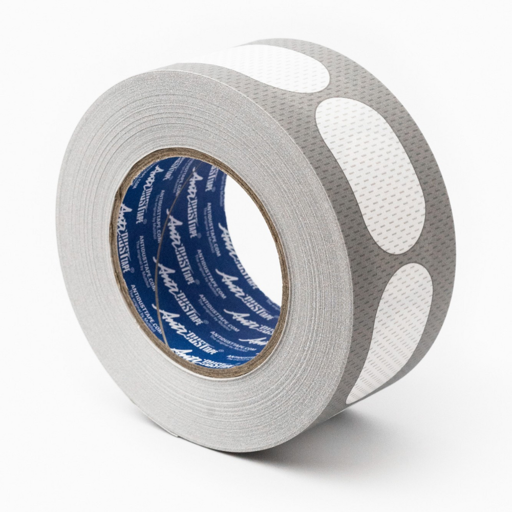 Photo latérale d'un rouleau de ruban adhésif microperforé anti poussière pour les plaques en polycarbonate alvéolaire