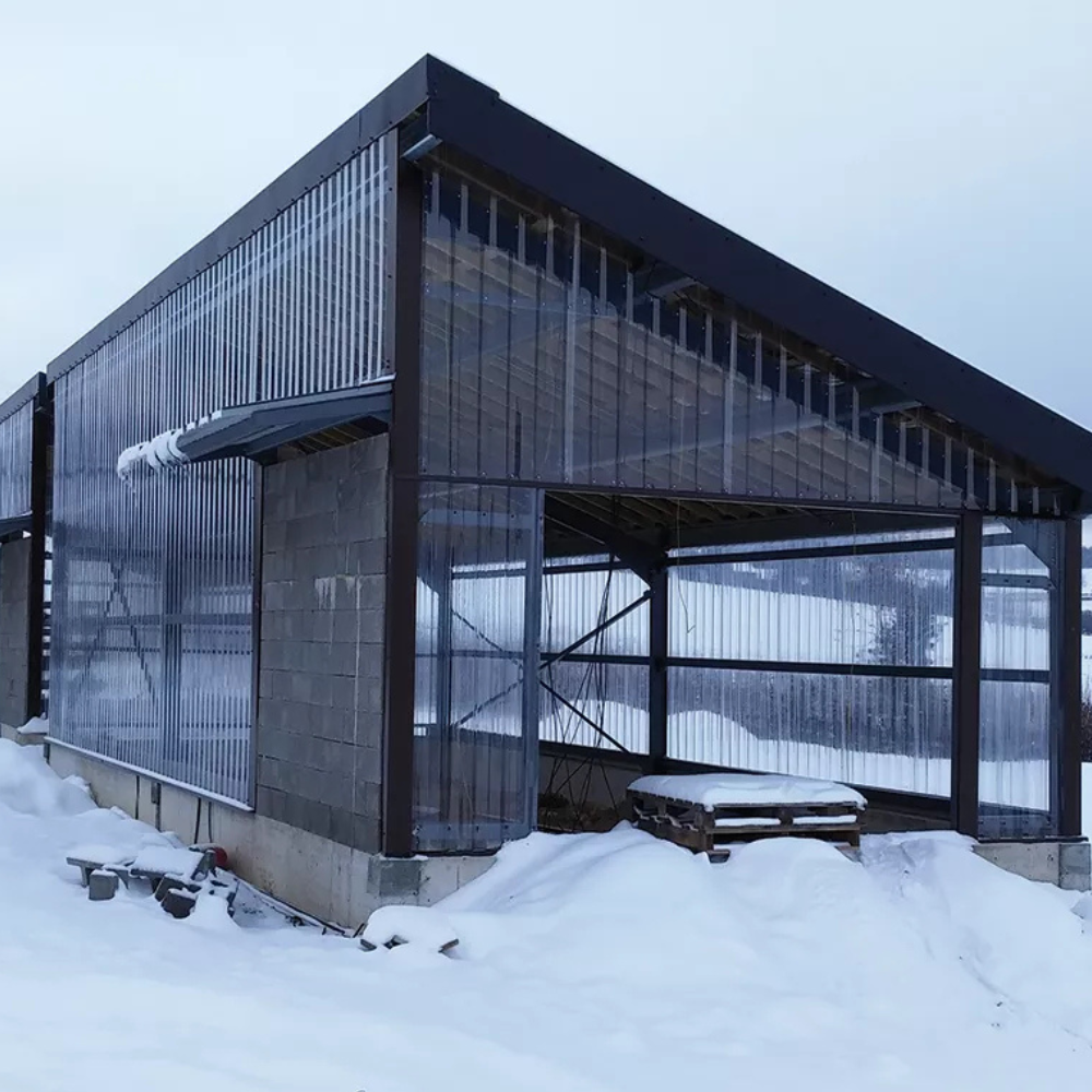 Façade avec Polycarbonate ondulé transparent