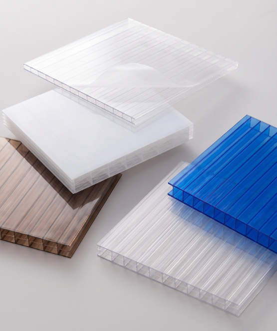 Nos différents coloris et épaisseurs de polycarbonate alvéolaire : bronze, bleu, opale, transparent, de 4 à 32mm
