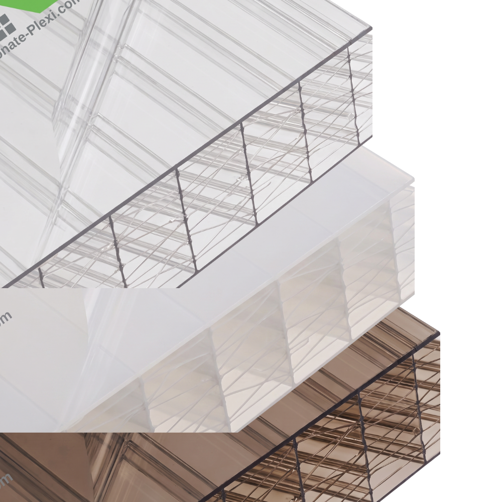 Comparatif visuel de trois plaques de polycarbonate alvéolaire de 32 mm d'épaisseur en teintes transparente, bronze (fumé) et opale (blanc) pour toitures.