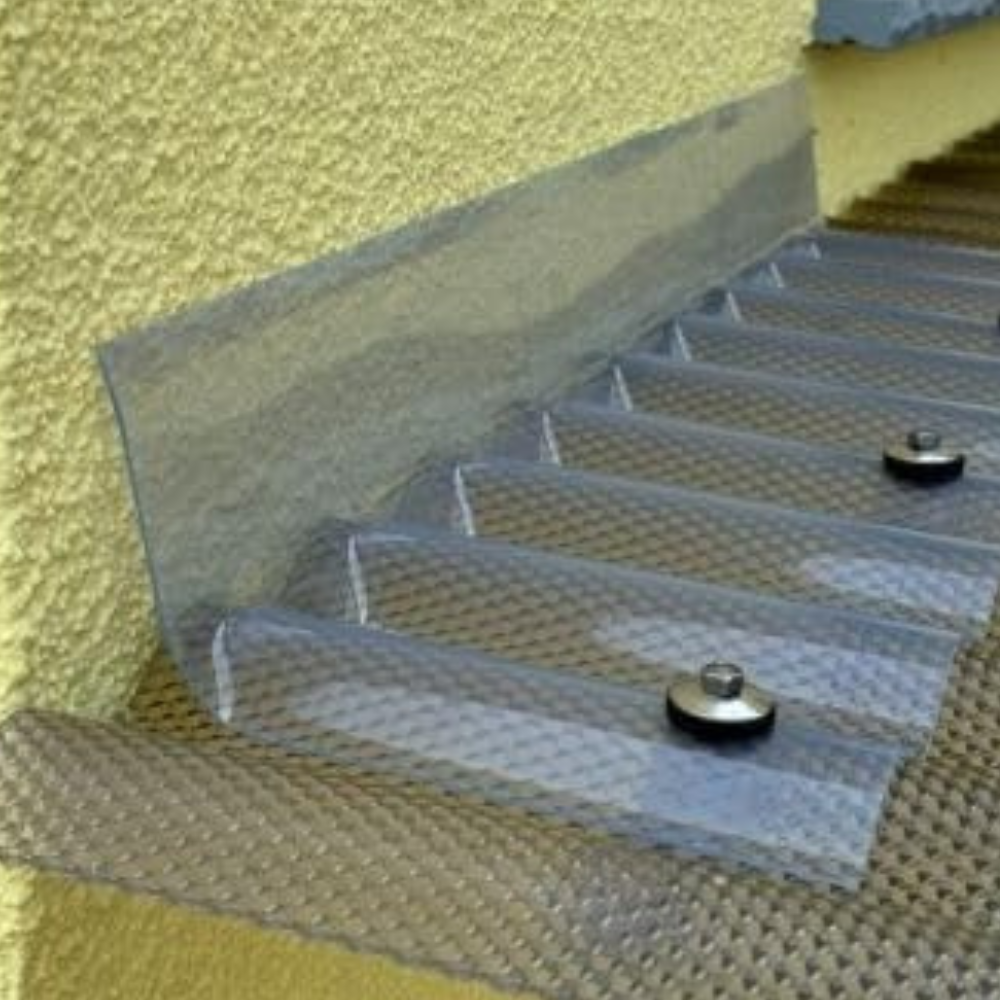 Raccord mural transparent en polycarbonate pour plaques ondulées 76/18