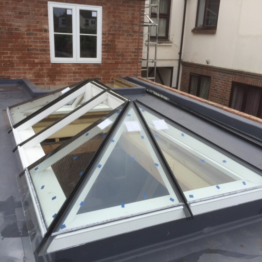 Profil de jonction reversible pour toiture à pans